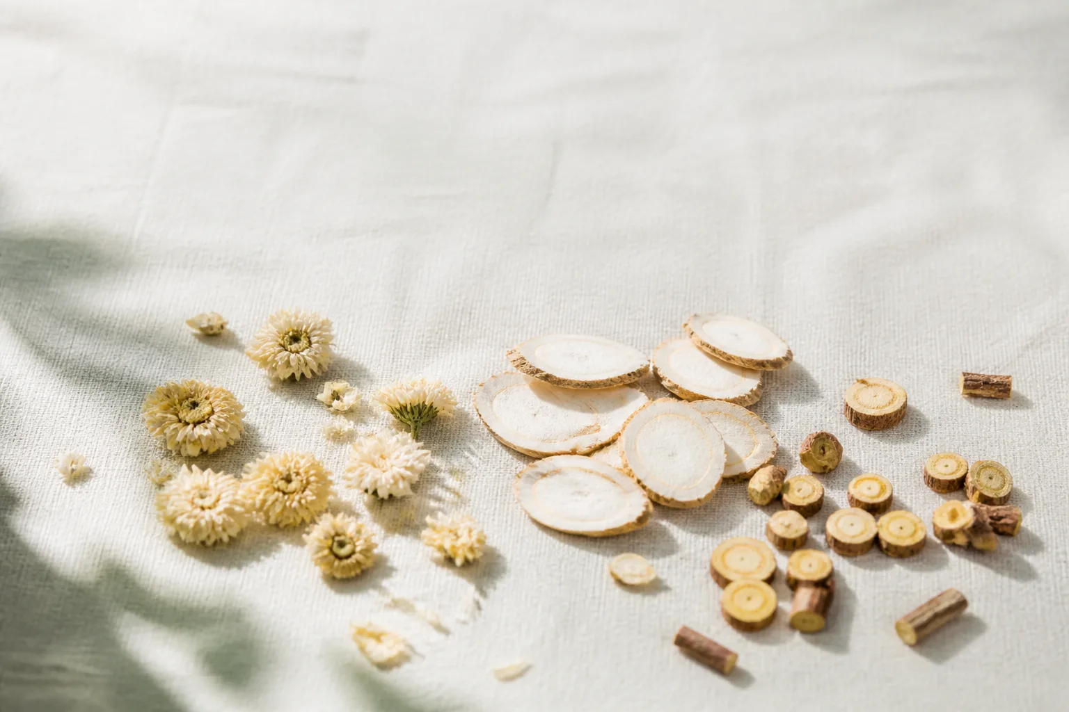 Dried chrysanthemum, white peony root, and liquorice for headache tea