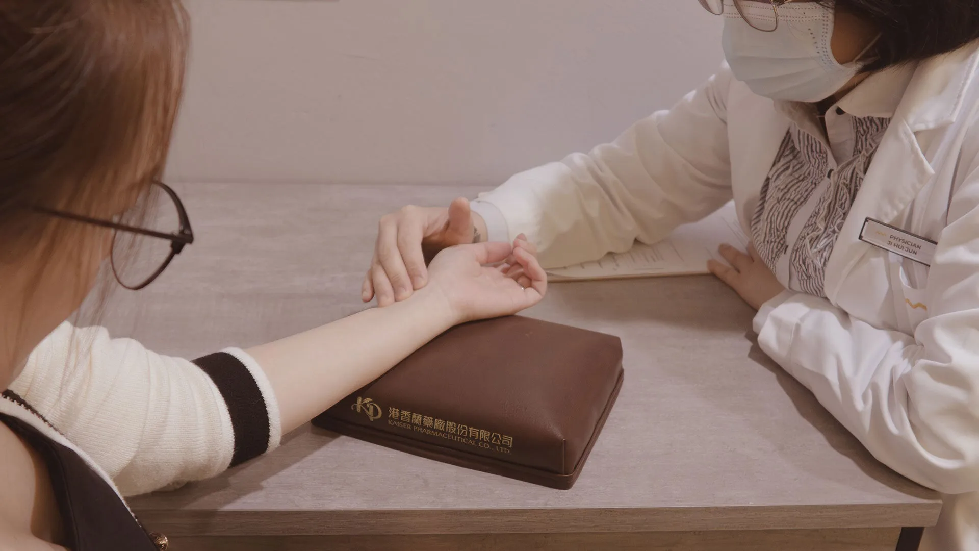 PULSE TCM physician consultation for wrist and hand pattern assessment