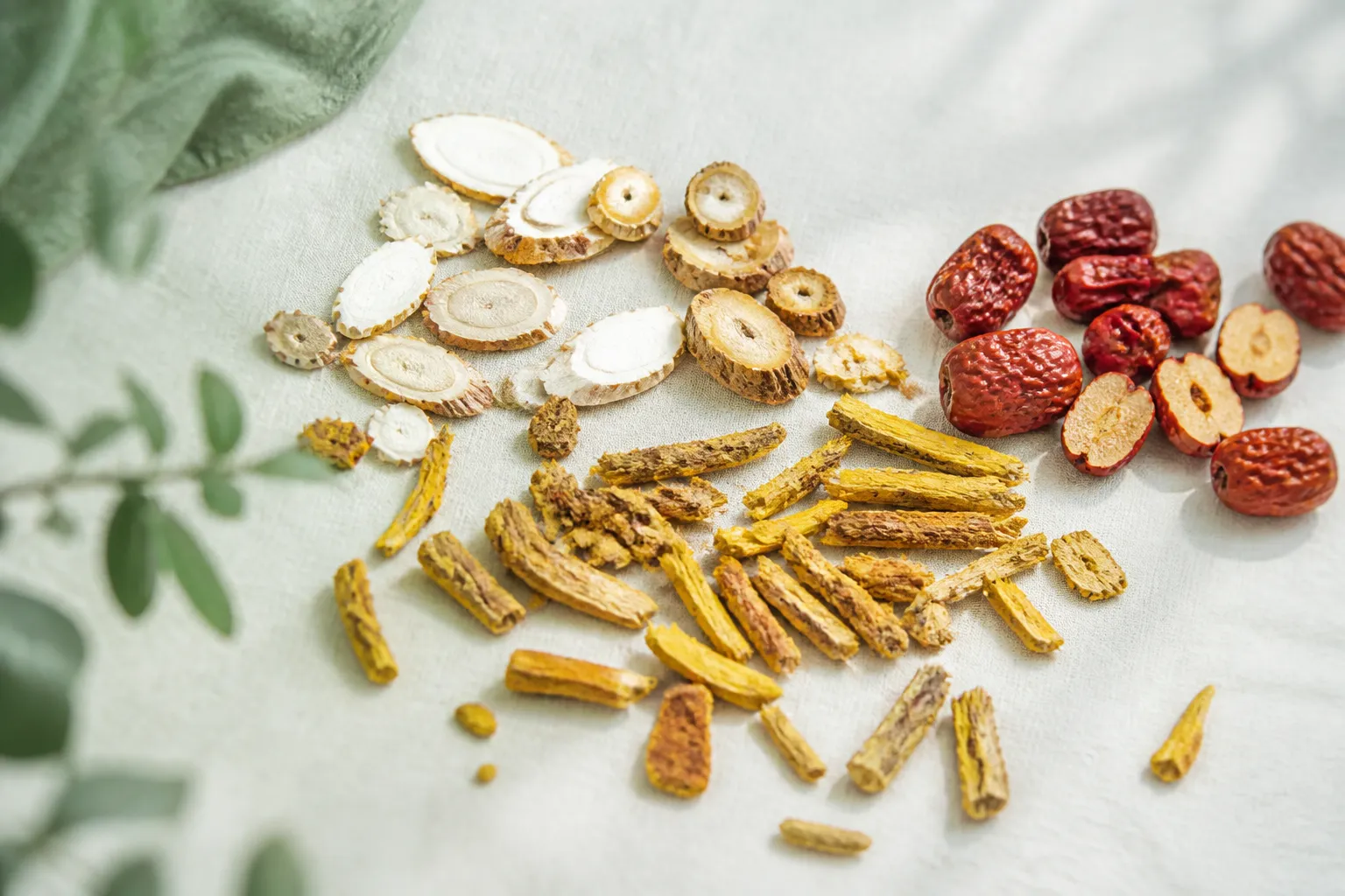 Dried Huang Qin and companion herbs for PHY906 decoction